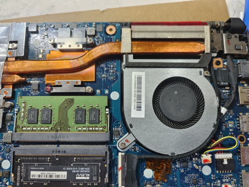 Asus fx505d 電池不續電 現貨更換電池 實機拆解 風扇卡灰塵很多 告知客戶同意清潔保養 散熱膏重換新 風扇清潔 更換全新電池 ok,各廠牌電池都有可現場更換 筆電清潔保養 筆電專業維修 有問題都可來電洽詢 line:@nb3c