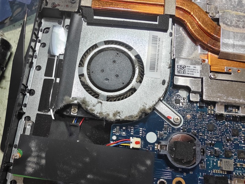 Asus fx505d 電池不續電 現貨更換電池 實機拆解 風扇卡灰塵很多 告知客戶同意清潔保養 散熱膏重換新 風扇清潔 更換全新電池 ok,各廠牌電池都有可現場更換 筆電清潔保養 筆電專業維修 有問題都可來電洽詢 line:@nb3c