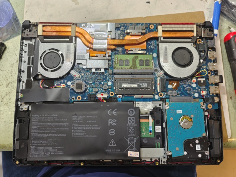Asus fx505d 電池不續電 現貨更換電池 實機拆解 風扇卡灰塵很多 告知客戶同意清潔保養 散熱膏重換新 風扇清潔 更換全新電池 ok,各廠牌電池都有可現場更換 筆電清潔保養 筆電專業維修 有問題都可來電洽詢 line:@nb3c