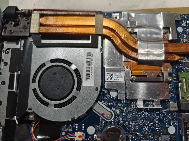 Asus fx505d 電池不續電 現貨更換電池 實機拆解 風扇卡灰塵很多 告知客戶同意清潔保養 散熱膏重換新 風扇清潔 更換全新電池 ok,各廠牌電池都有可現場更換 筆電清潔保養 筆電專業維修 有問題都可來電洽詢 line:@nb3c