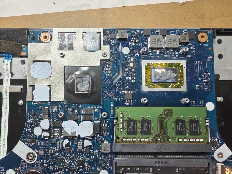 Asus fx505d 電池不續電 現貨更換電池 實機拆解 風扇卡灰塵很多 告知客戶同意清潔保養 散熱膏重換新 風扇清潔 更換全新電池 ok,各廠牌電池都有可現場更換 筆電清潔保養 筆電專業維修 有問題都可來電洽詢 line:@nb3c