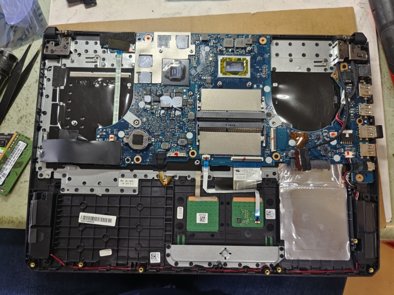 Asus fx505d 電池不續電 現貨更換電池 實機拆解 風扇卡灰塵很多 告知客戶同意清潔保養 散熱膏重換新 風扇清潔 更換全新電池 ok,各廠牌電池都有可現場更換 筆電清潔保養 筆電專業維修 有問題都可來電洽詢 line:@nb3c