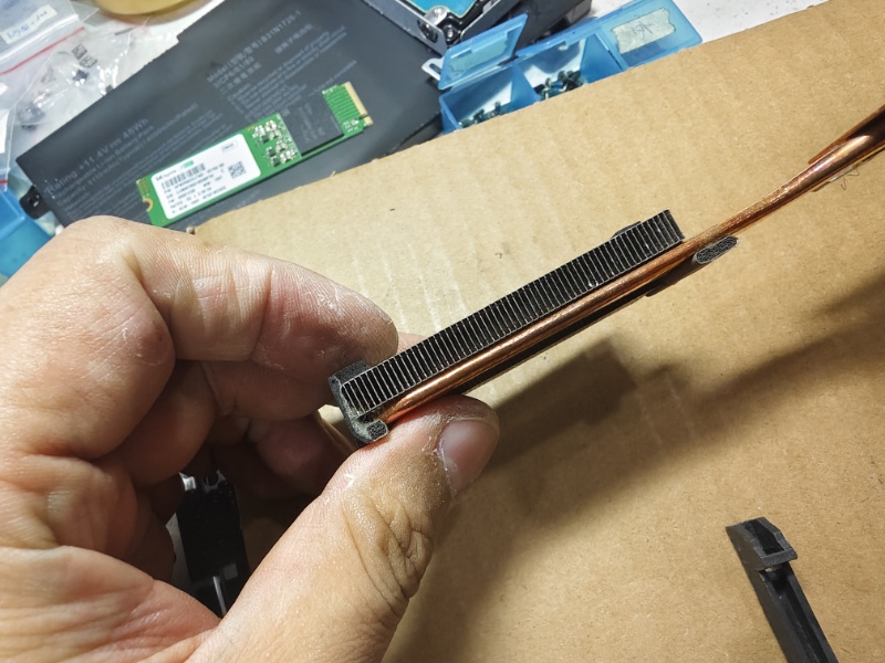 Asus fx505d 電池不續電 現貨更換電池 實機拆解 風扇卡灰塵很多 告知客戶同意清潔保養 散熱膏重換新 風扇清潔 更換全新電池 ok,各廠牌電池都有可現場更換 筆電清潔保養 筆電專業維修 有問題都可來電洽詢 line:@nb3c