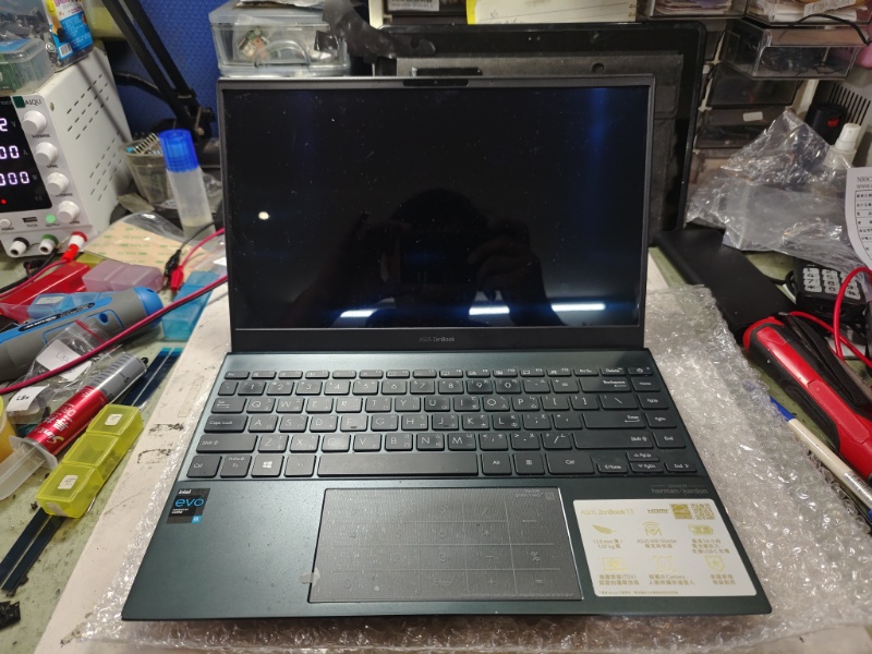 ASUS UX3525E 螢幕破裂不顯示 螢幕現貨現場維修OK,專業各廠牌筆電都有維修,螢幕 鍵盤 外殼轉軸 主機板專業維修 快速維修當天可維修好 可來電洽詢 LINE:@nb3c