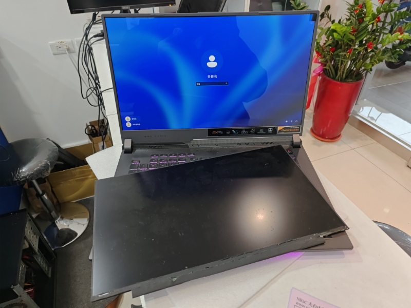 ASUS G713Q 螢幕不顯示 檢測後為螢幕故障現貨現場安裝OK 各廠牌筆電螢幕都有可來電洽詢 NB3C大台中筆電維修