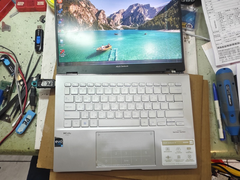 ASUS UX3402V 螢幕破裂 轉軸斷裂 實機拆解維修 現貨螢幕 轉軸現場維修當天可好 可來電洽詢 專業筆電維修 NB3C大台中筆電維修 LINE:@nb3c